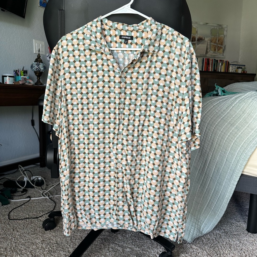 Express Geometric Patterned Short Sleeve Button Down
